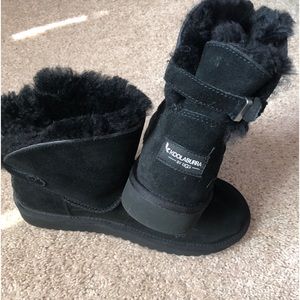 Koolaburra by Ugg. Women’s boots style 1005809.